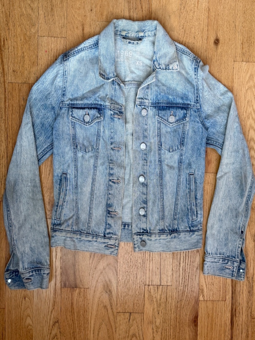 Gap 1969 Light Wash Denim Jacket Women's XS Button Front Trucker Jacket